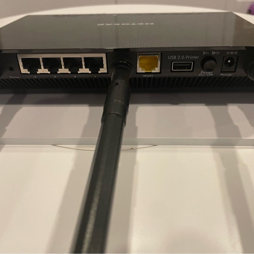 Netgear Router AC1750 - Picture 2 of 3